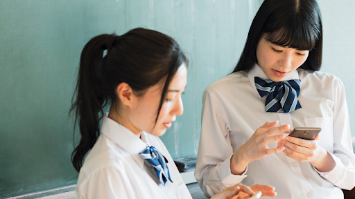 Google メッセージを操作する様子