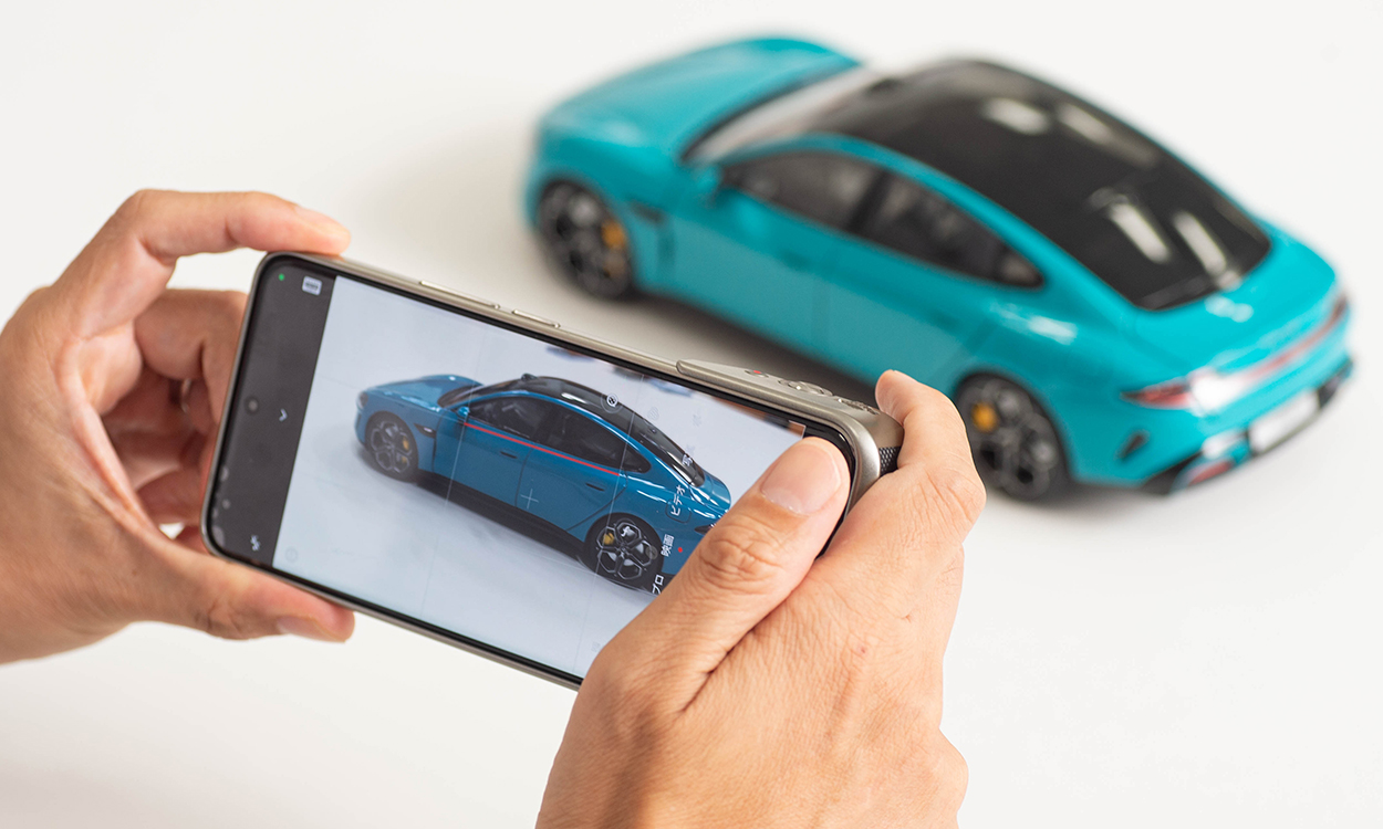 Xiaomiの電気自動車を映画モードで撮影している様子